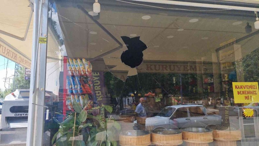 Adana'da çatı aktı, kılıç ve silahlar çekildi