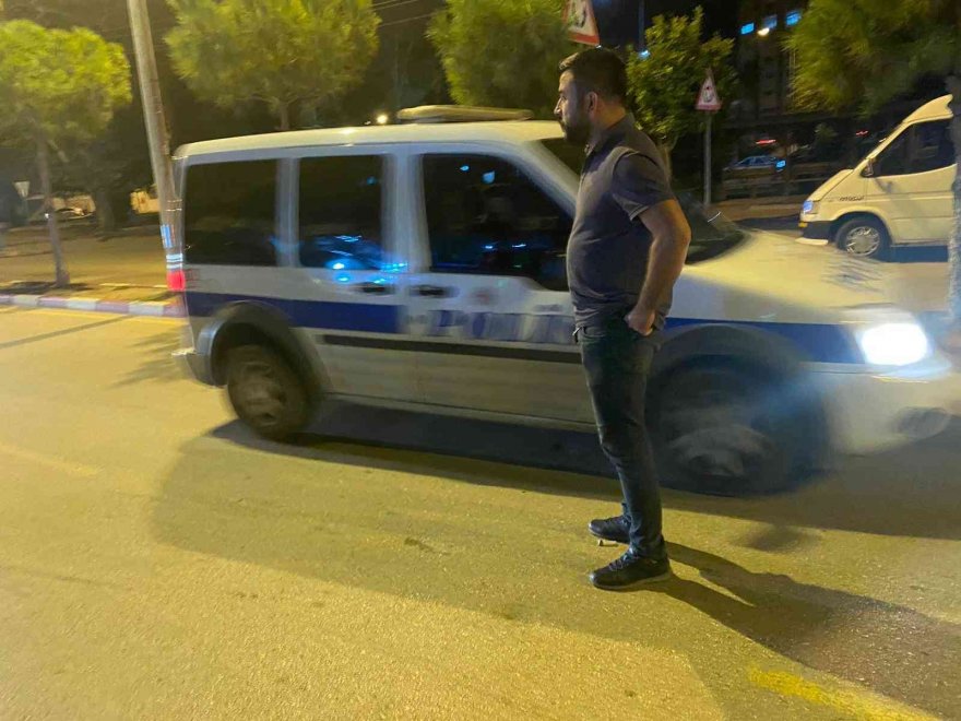 Adana’da otomobile silahlı saldırı: 2 ağır yaralı