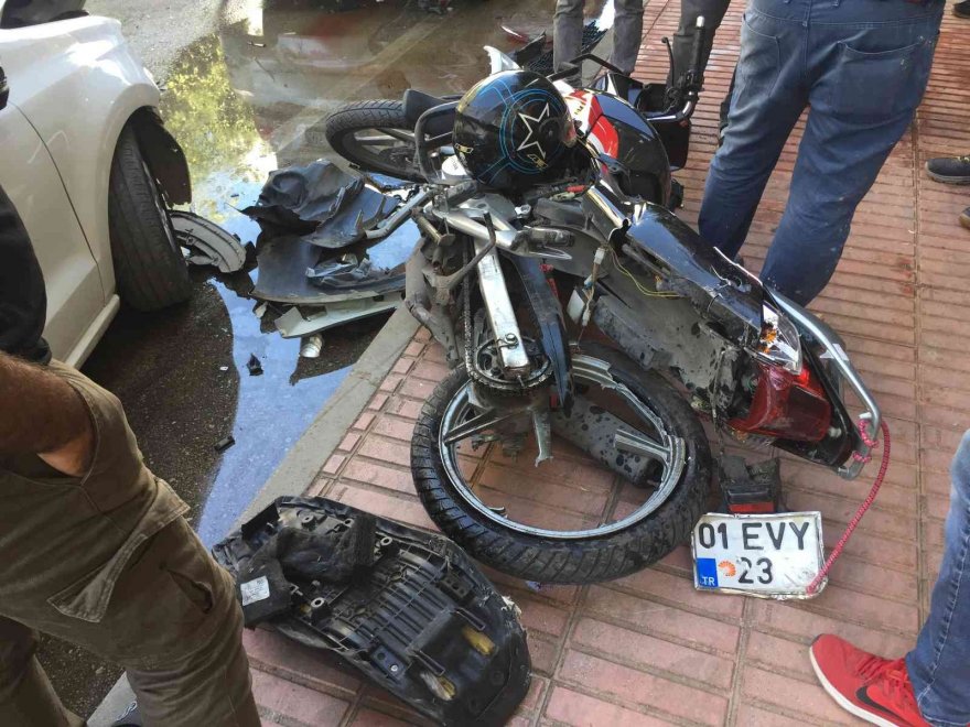 Zincirleme kazada motosiklet sürücüsü feci şekilde öldü