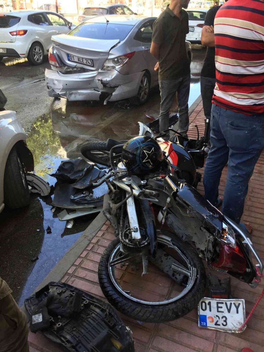 Zincirleme kazada motosiklet sürücüsü feci şekilde öldü