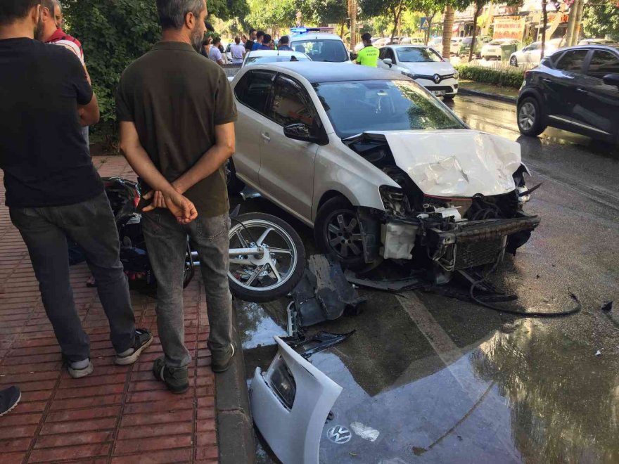 Zincirleme kazada motosiklet sürücüsü feci şekilde öldü