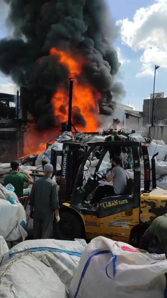 Adana’da geri dönüşüm fabrikasında yangın