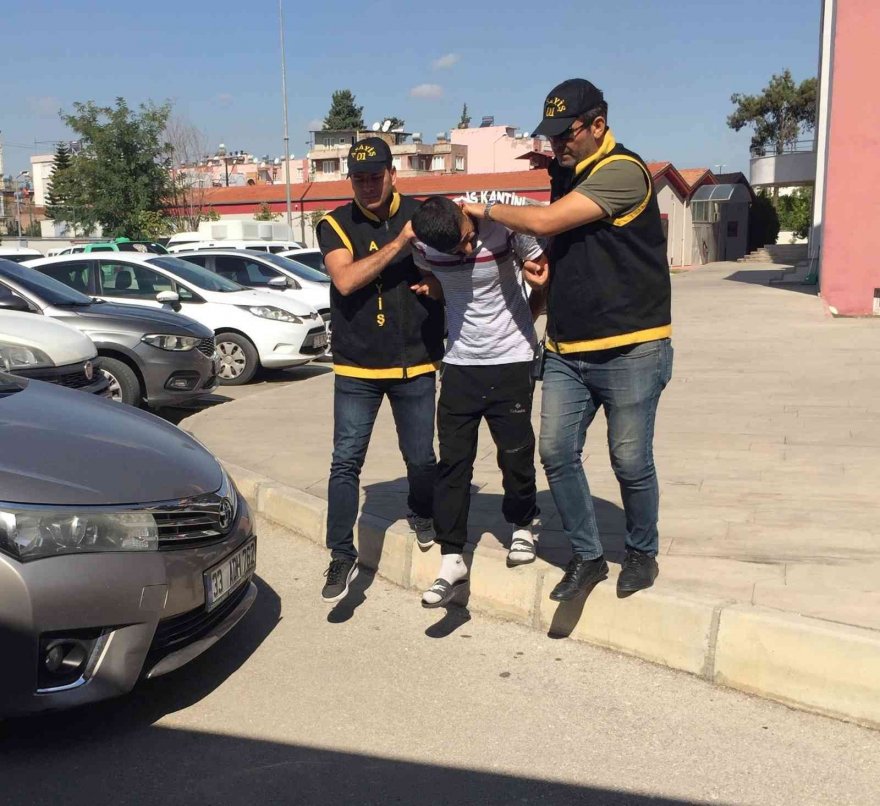 Adana’da sürücüyü “aşk vaadiyle” kandırıp gasp eden 3 zanlı tutuklandı