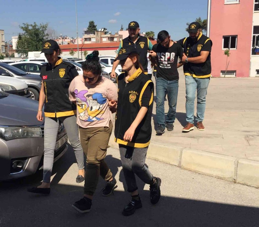 Adana’da sürücüyü “aşk vaadiyle” kandırıp gasp eden 3 zanlı tutuklandı