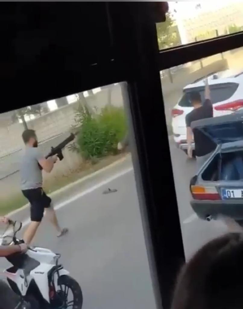 Trafikte pompalı tüfekli saldırıya 2 tutuklama