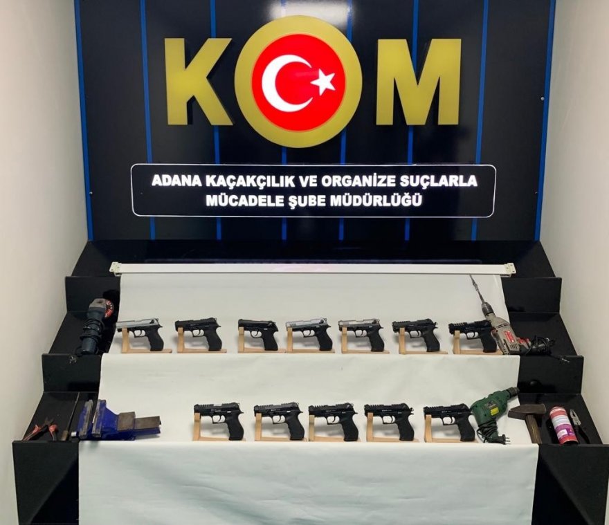 Adana’da polis baskınında silahları banyonun penceresinden attılar