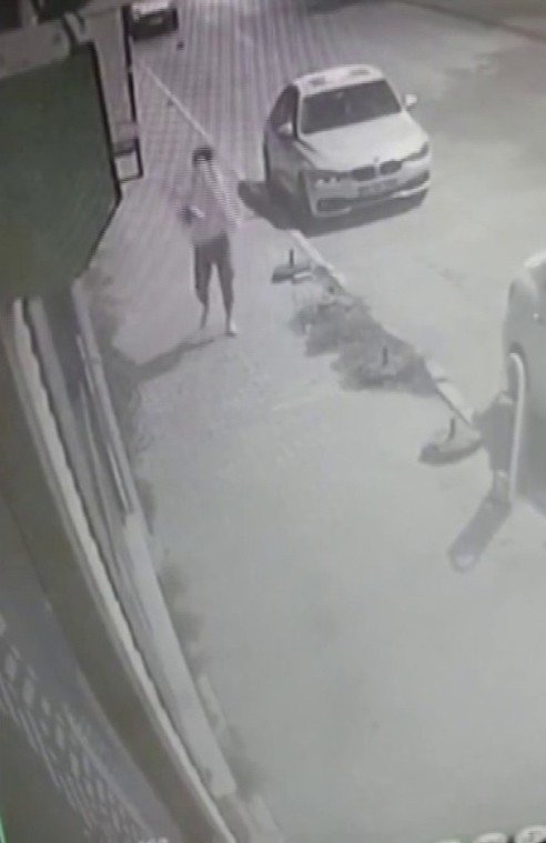 Köpükle yüzünü kapatıp 70 bin liralık motosikleti çaldı