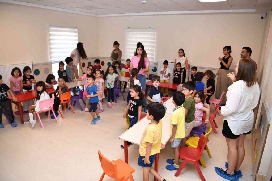 Miniklere danslı İngilizce eğitimi