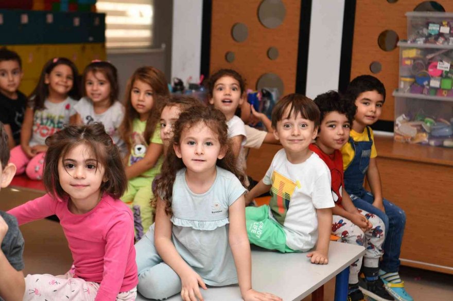 Miniklere danslı İngilizce eğitimi