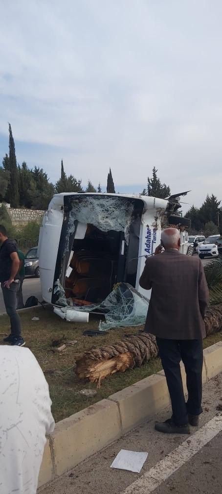 Servis aracı kaza yaptı, 14 öğrenci hafif yaralandı