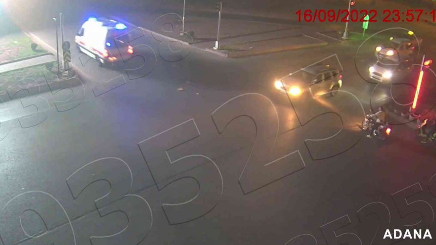 Motosiklet ambulansa çarptı