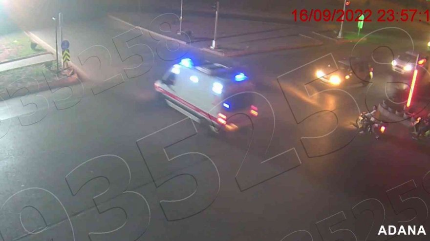 Motosiklet ambulansa çarptı