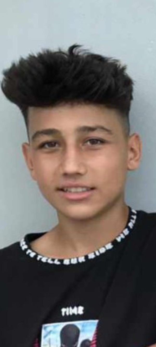 Otomobilin çarptığı scooterdaki iki genç ağır yaralandı