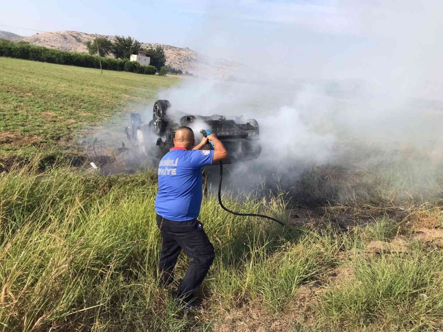 Takla atan otomobil alev topuna döndü