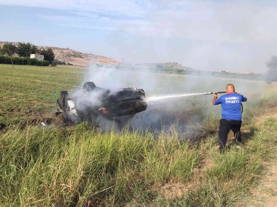 Takla atan otomobil alev topuna döndü