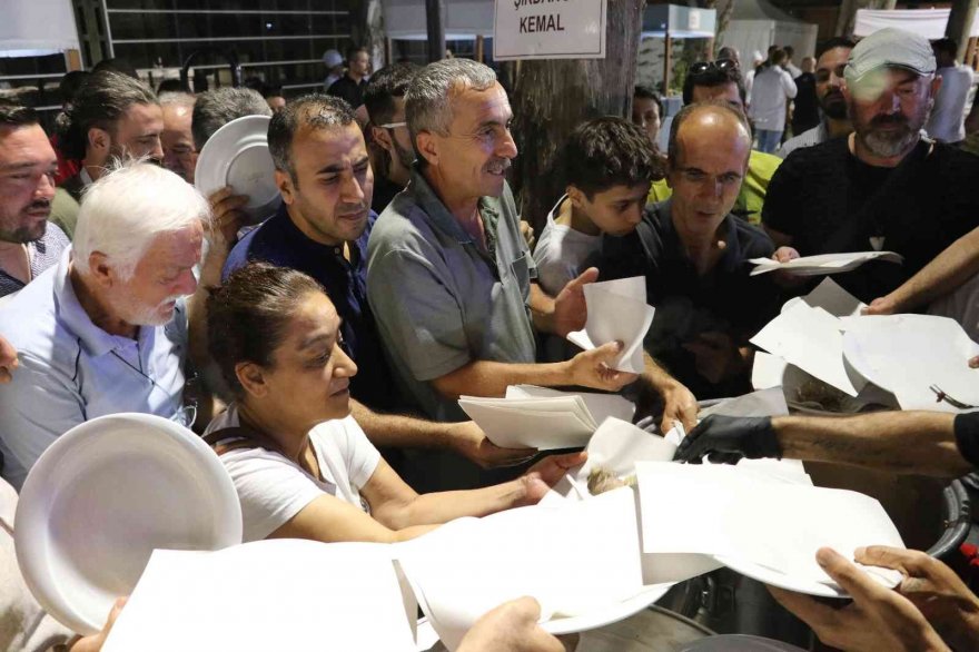 Gala gecesinde şırdan kuyruğu