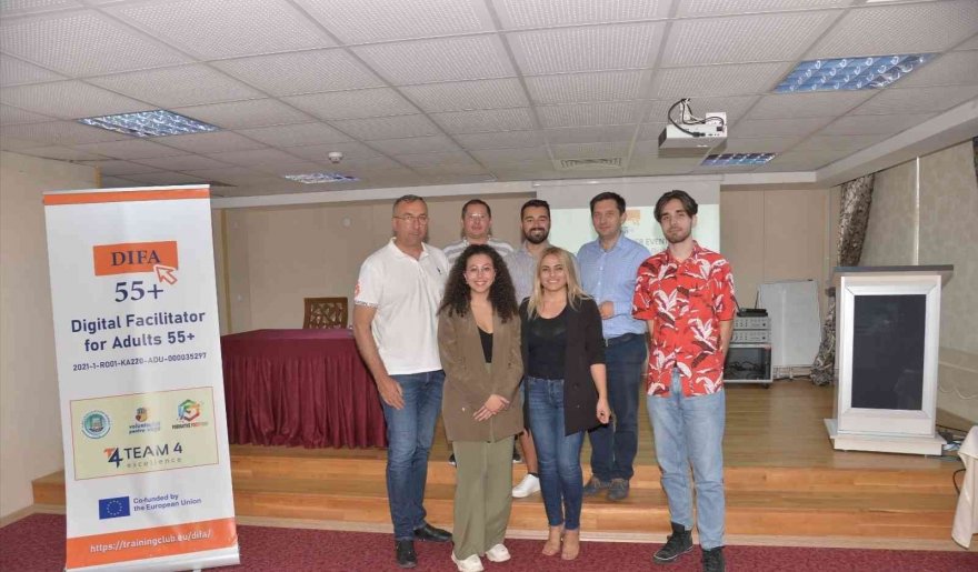 Yetişkinlere dijital teknolojinin yardımıyla becerilerini geliştirme fırsatı