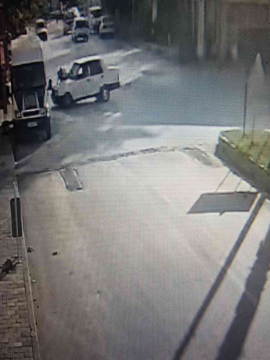 Dönüş yapamayan otomobil motosiklete çarptı