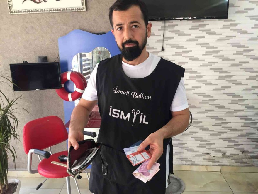 Berber bulduğu cüzdanı polise teslim etti