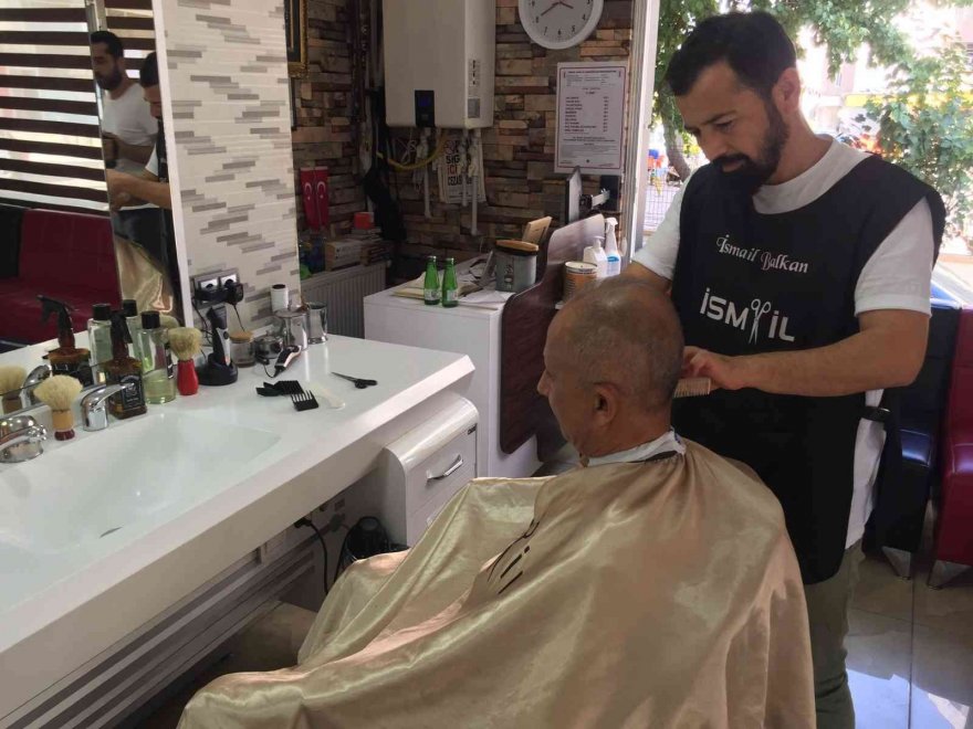 Berber bulduğu cüzdanı polise teslim etti