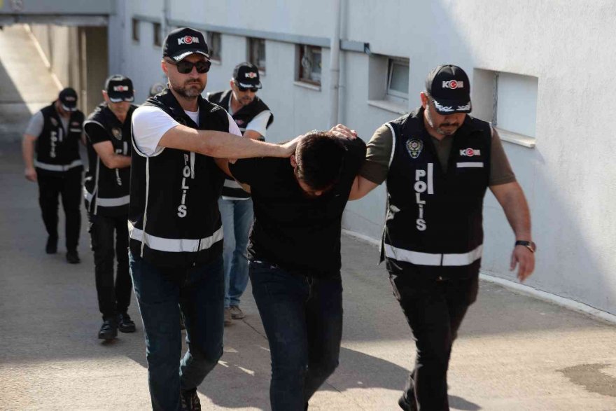 Uzun namlulu silah ve uyuşturucu ticareti yapan 6 zanlı tutuklandı