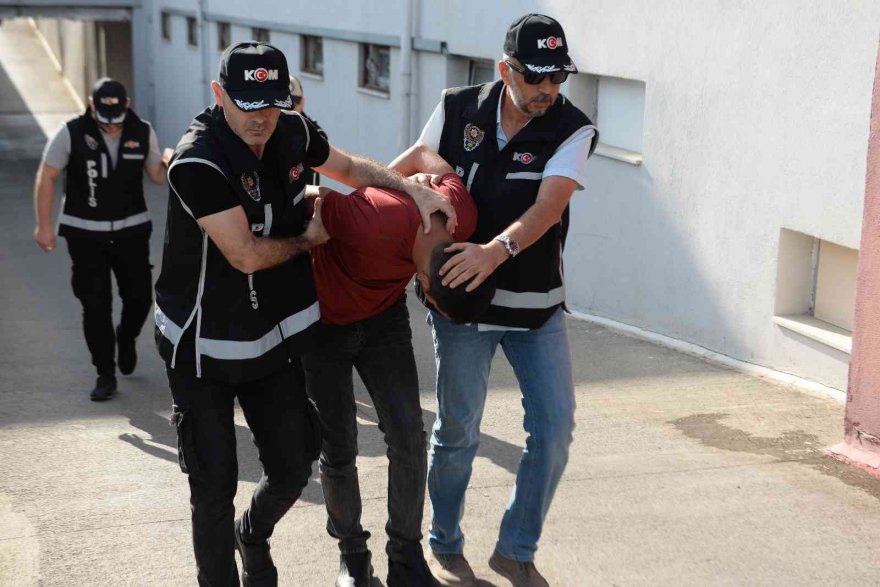 Uzun namlulu silah ve uyuşturucu ticareti yapan 6 zanlı tutuklandı