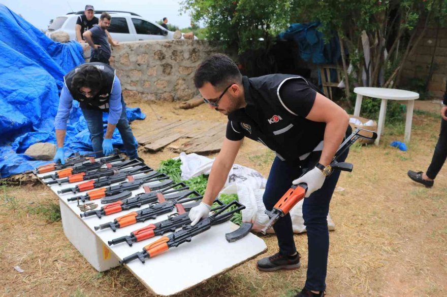 Uzun namlulu silah ve uyuşturucu ticareti yapan 6 zanlı tutuklandı