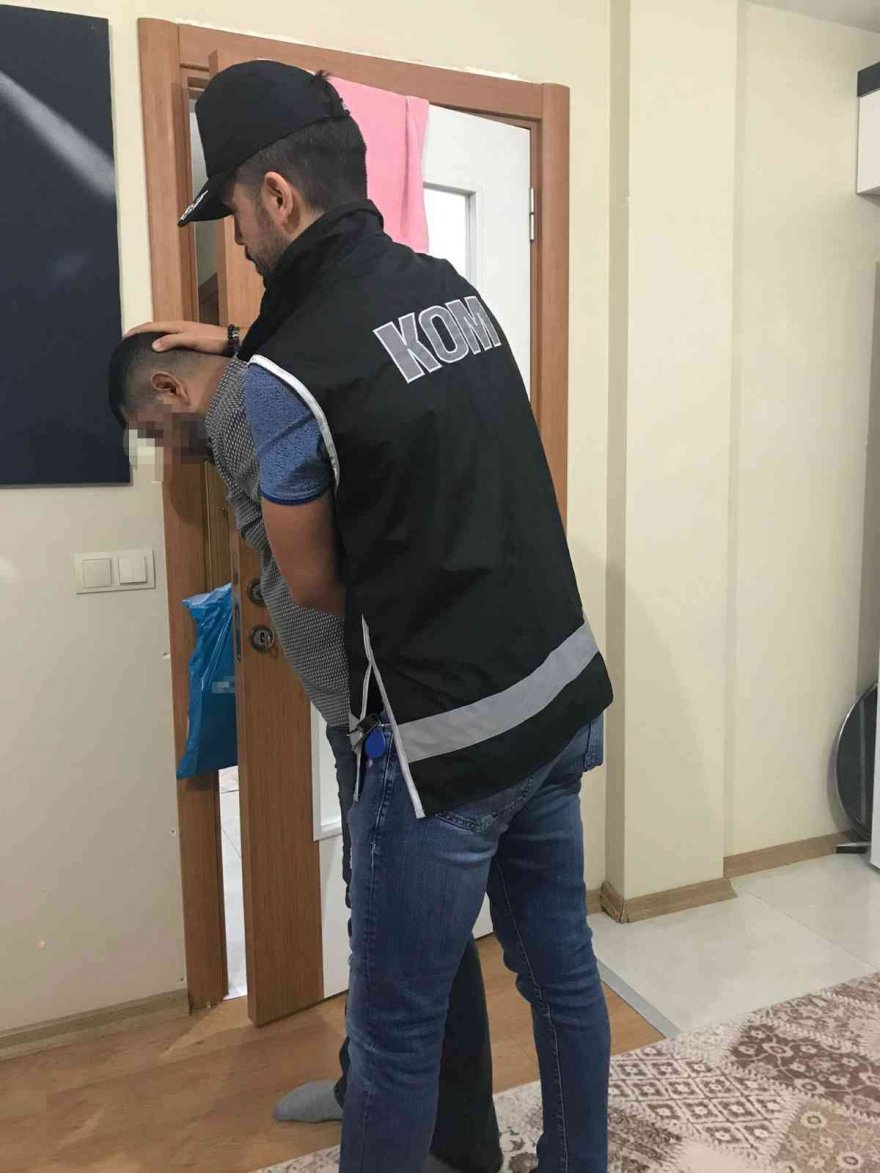 Uzun namlulu silah ve uyuşturucu ticareti yapan 6 zanlı tutuklandı