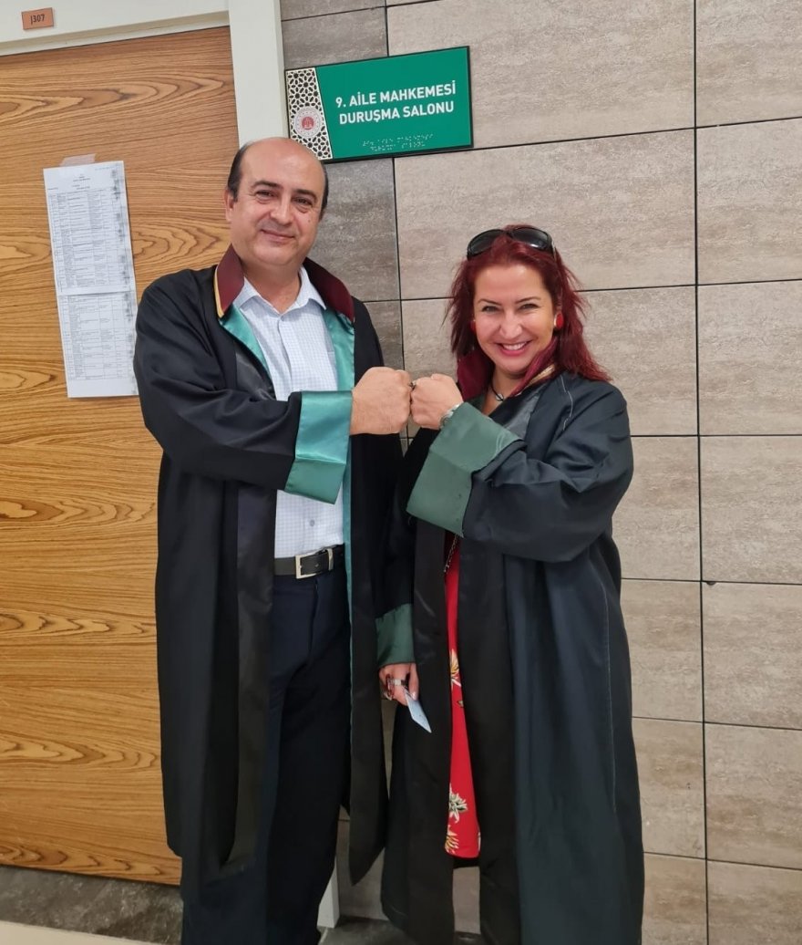 Avukat karı-koca boşanma davasında karşı karşıya geldi