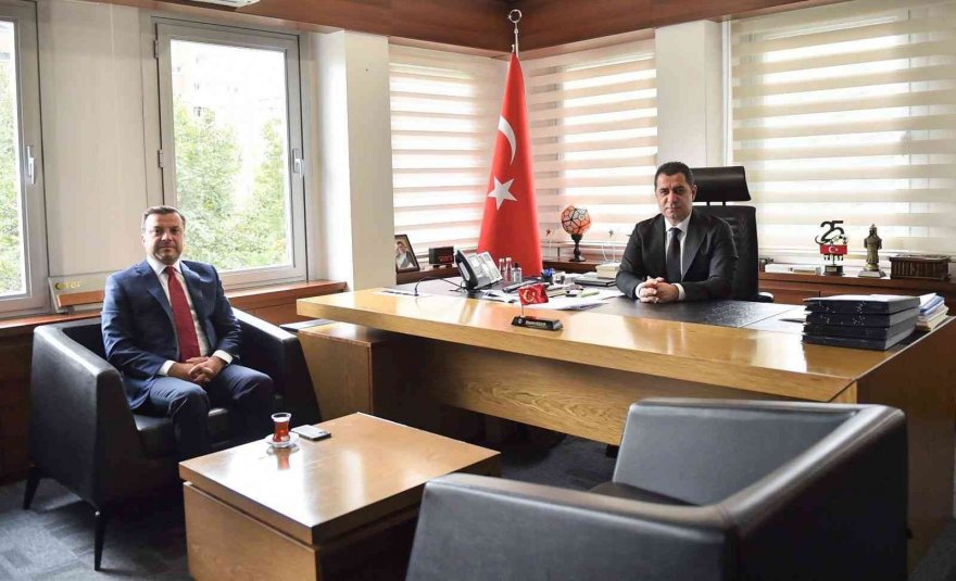 Yüreğir’de gençlere kafe kütüphane