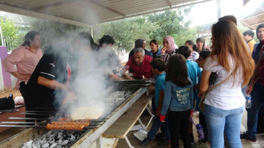 Okulda kebap ziyafeti