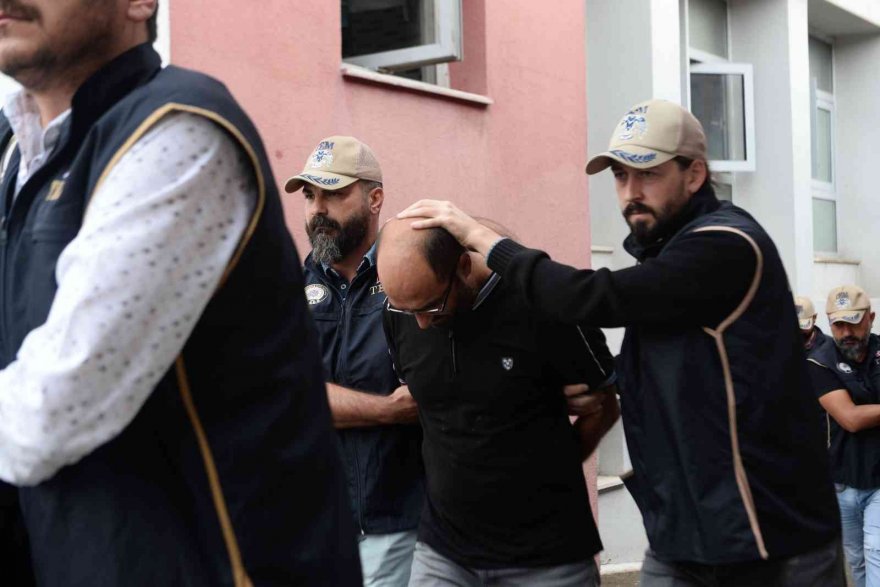 Adana’da 9 FETÖ kuryesi tutuklandı