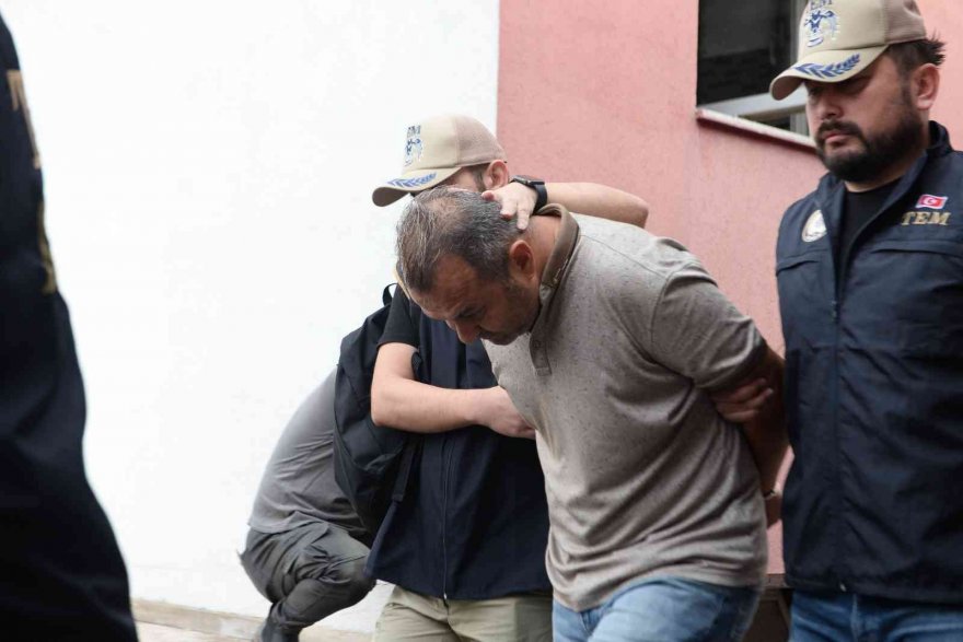 Adana’da 9 FETÖ kuryesi tutuklandı