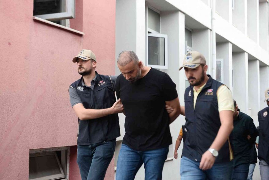 Adana’da 9 FETÖ kuryesi tutuklandı
