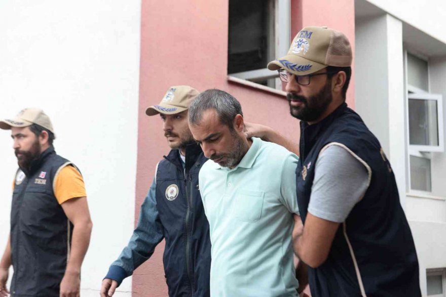 Adana’da 9 FETÖ kuryesi tutuklandı