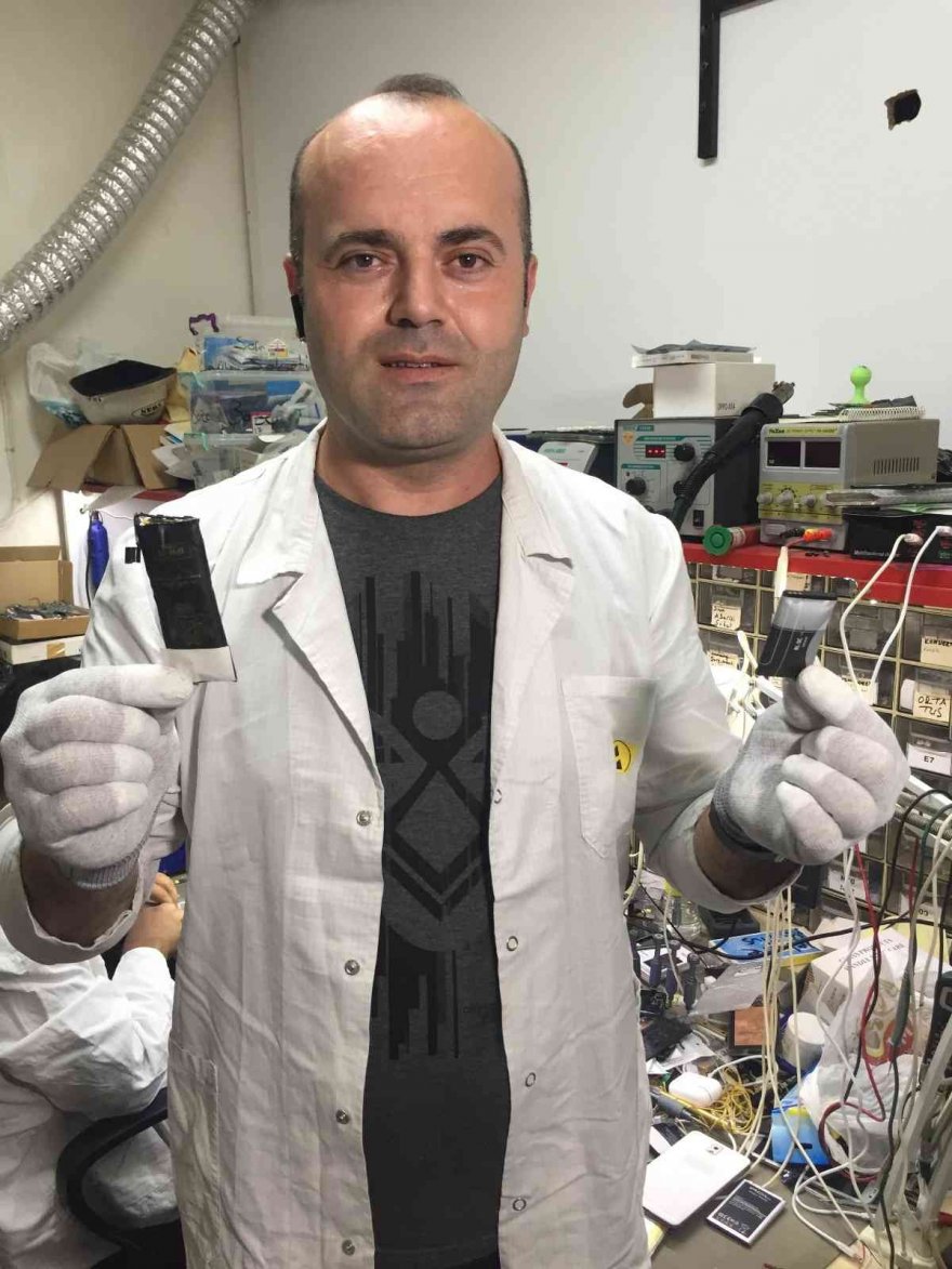 Adana'da cep telefonu bomba gibi patladı