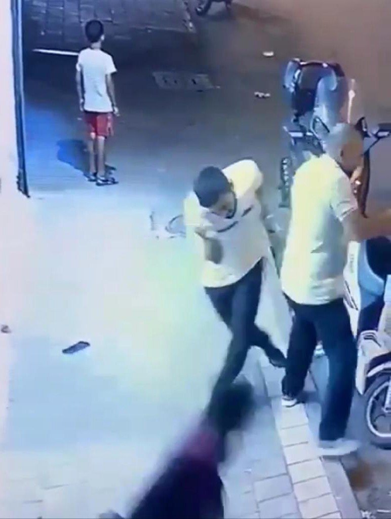 Adana'da cep telefonu bomba gibi patladı