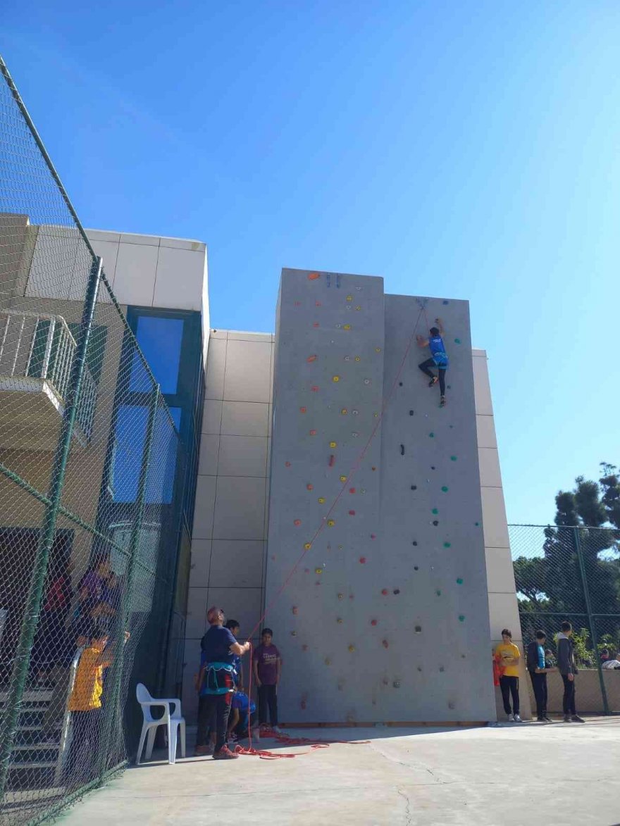 Adana’da devlet okuluna tırmanma parkuru