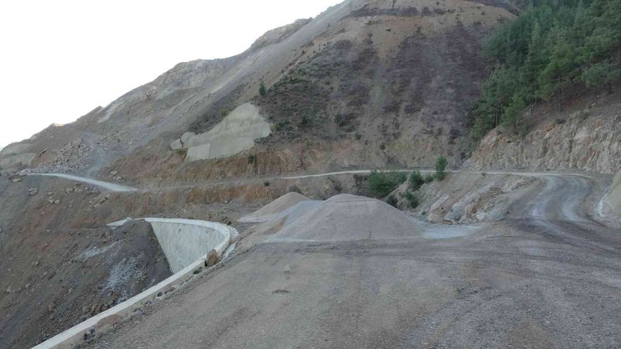 Kozan ile Kayseri arası 105 kilometreye düşecek çalışmalar hızla sürüyor