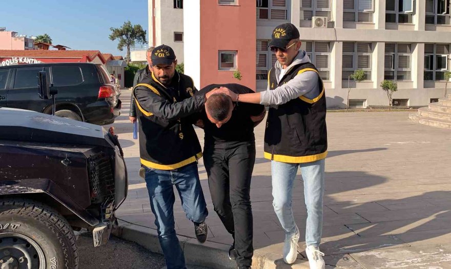 Adana’da bir garip cinayet: Sokakta öldürülen gencin katil zanlısı arkadaşı çıktı