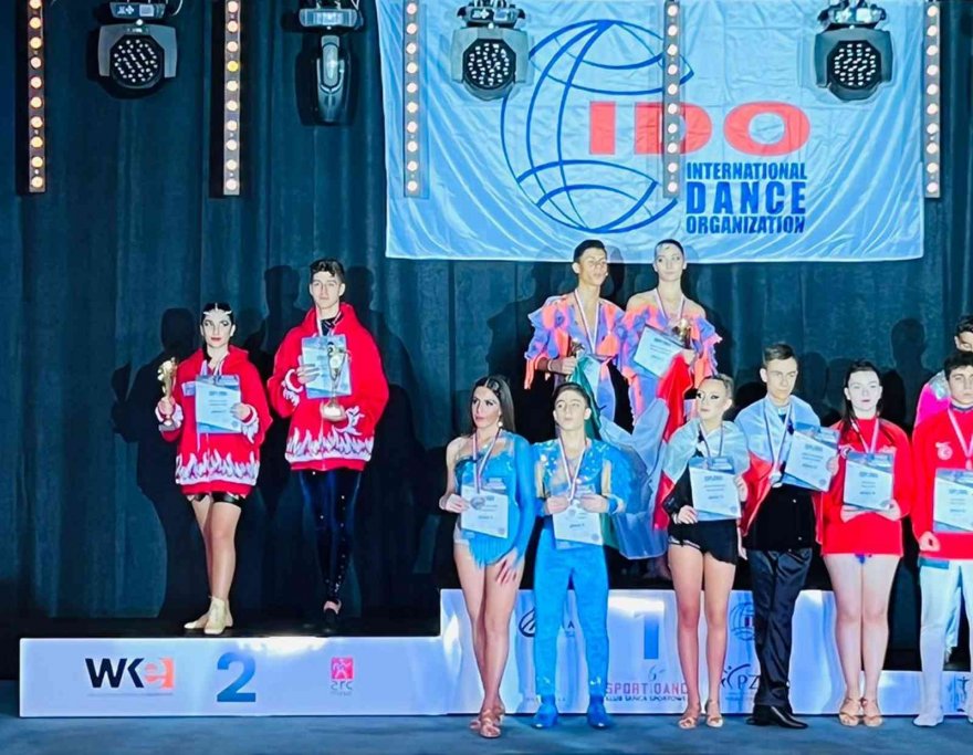 Dünya Karayip Dans Şampiyonası’nda Adanalı 7 sporcu madalya aldı