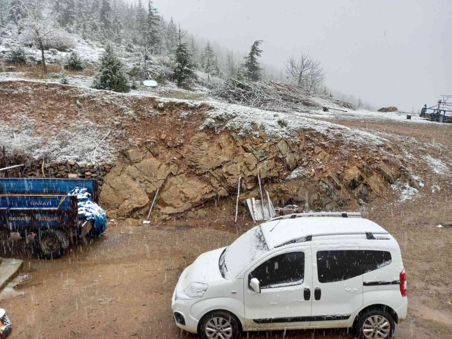Adana’ya sezonun ilk karı yağdı