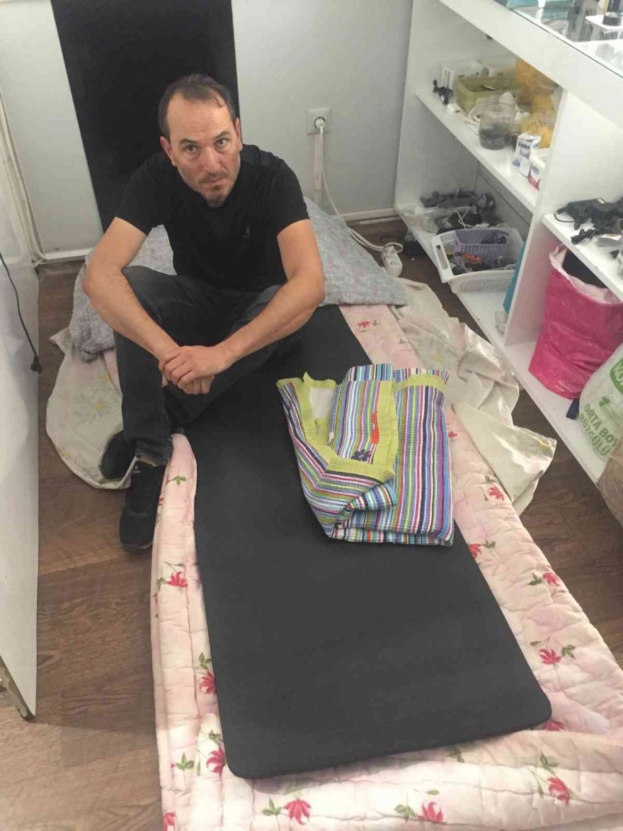 Sevgilisinin ailesi kabusu oldu, artık iş yerinde yatıyor