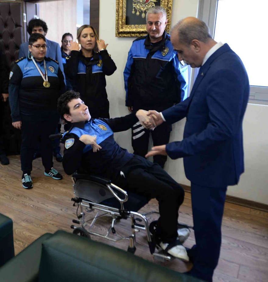 Şehit polisin engelli oğlu bir günlüğüne polis oldu