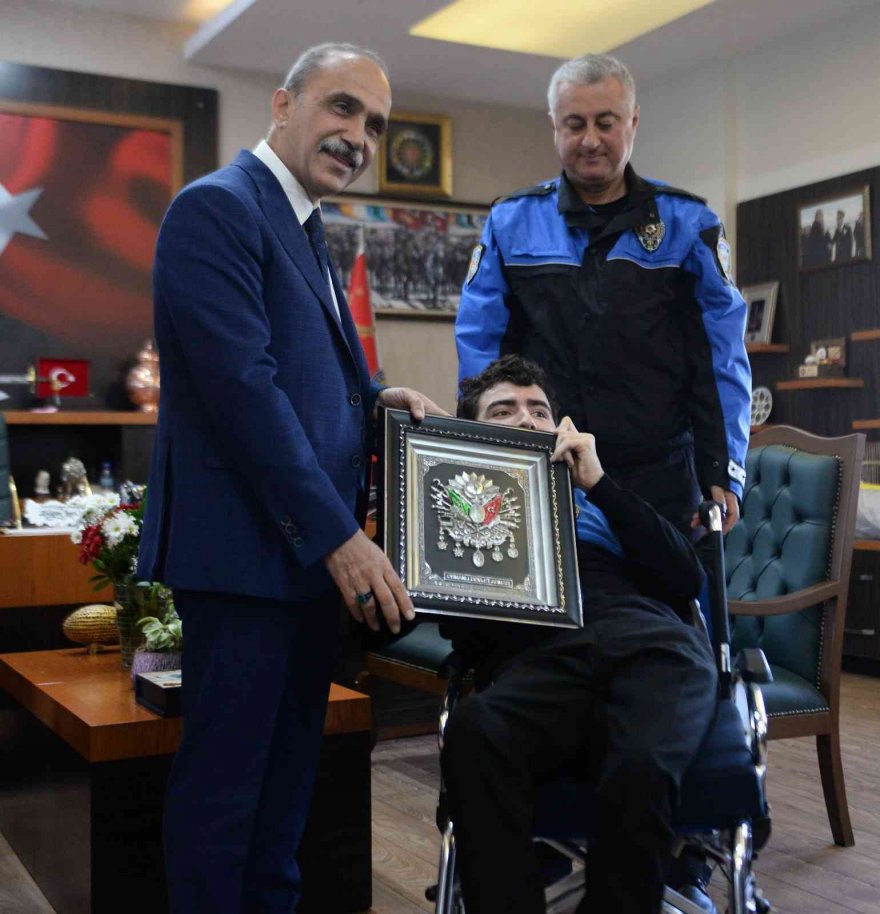 Şehit polisin engelli oğlu bir günlüğüne polis oldu