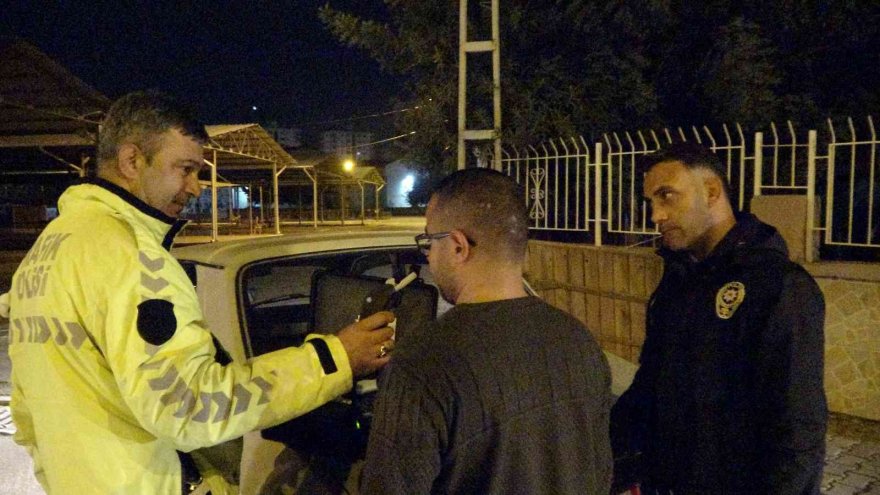 Adana polisinden alkollü sürücüye alkolmetre dersi