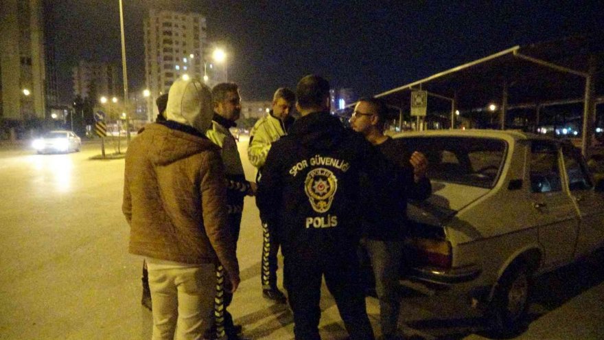Adana polisinden alkollü sürücüye alkolmetre dersi