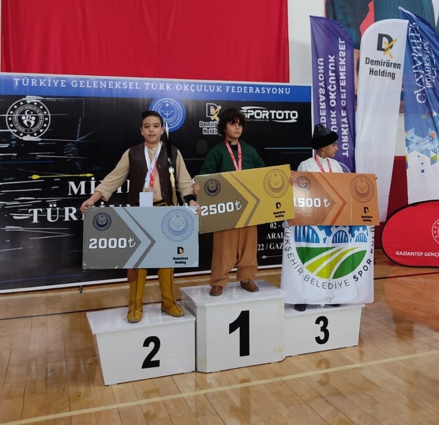 Adanalı minik okçu Türkiye ikincisi oldu