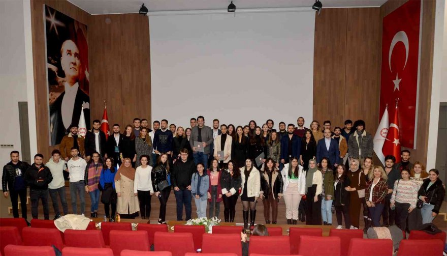 Ünlü tasarımcı Çak: 