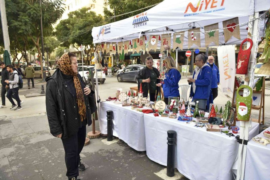 Kursiyerlerin ürettiği ürünler sergileniyor